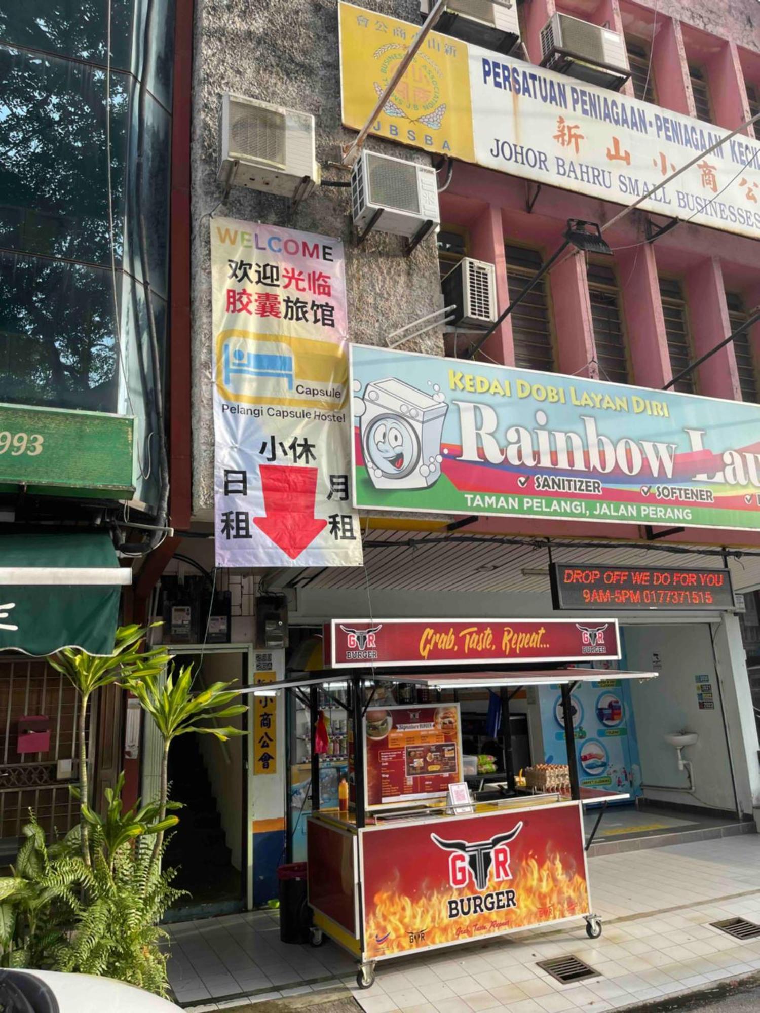 Pelangi Capsule Hostel Johor Bahru Exterior foto